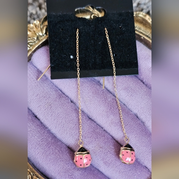 14k ladybug threader earrings. Stamped 14k. These can be worn to whatever your p